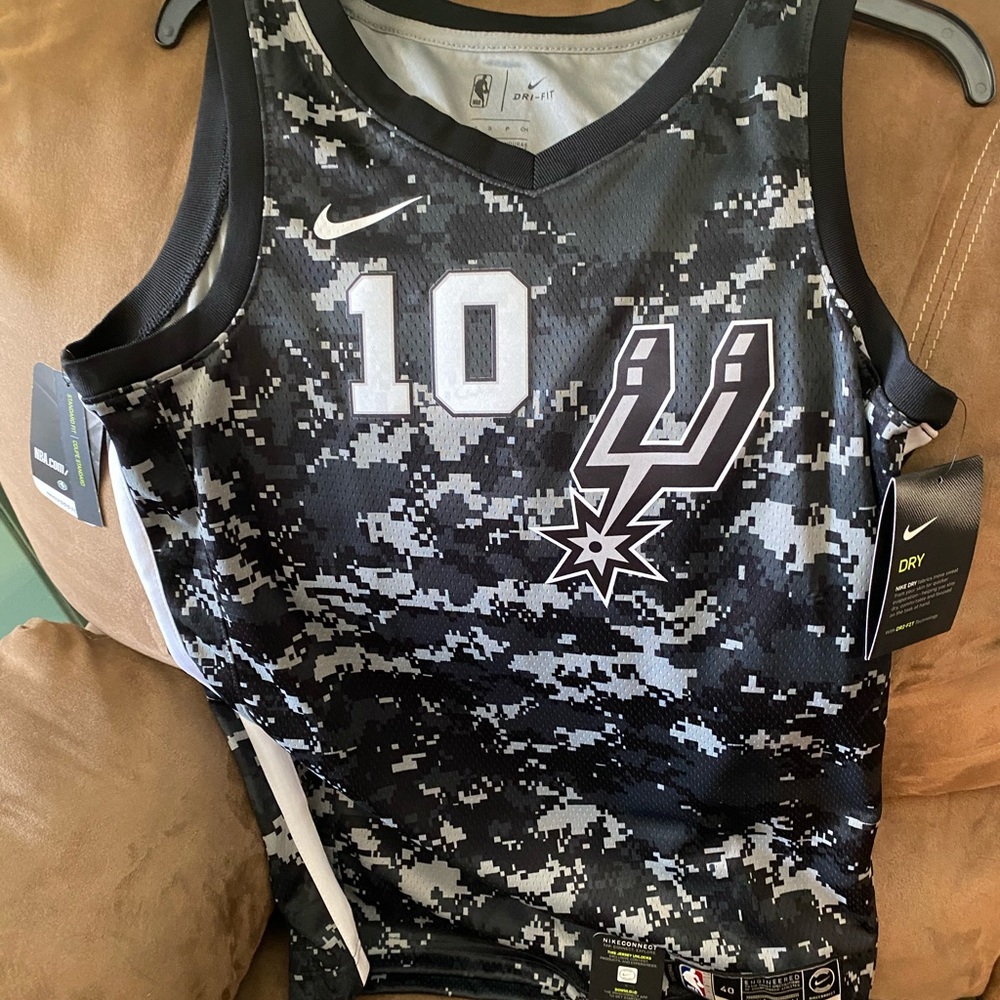 Spurs jersey